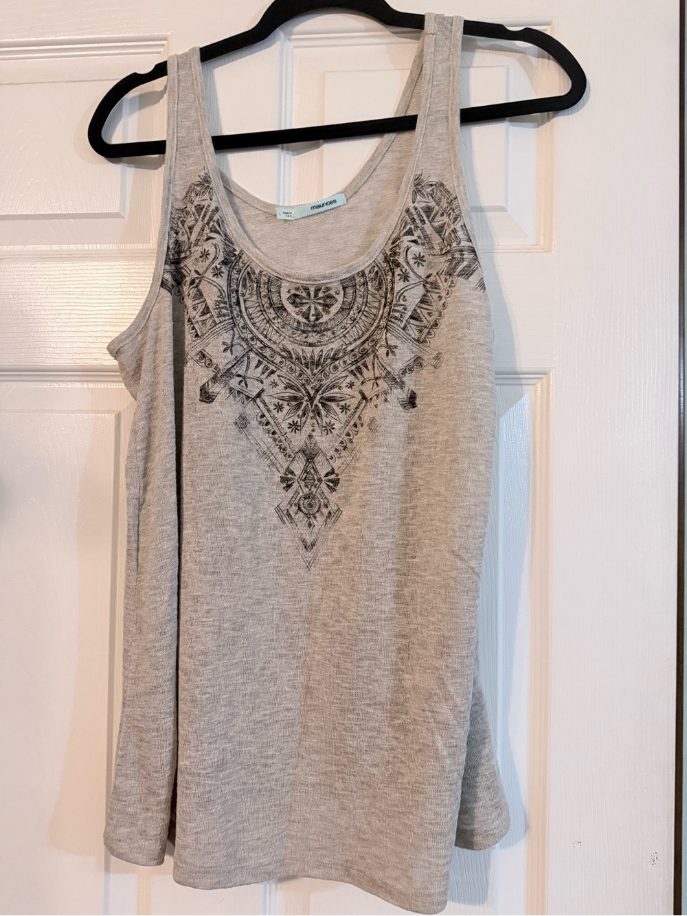 Maurices Light Gray Tank Top with Black Geometric Print